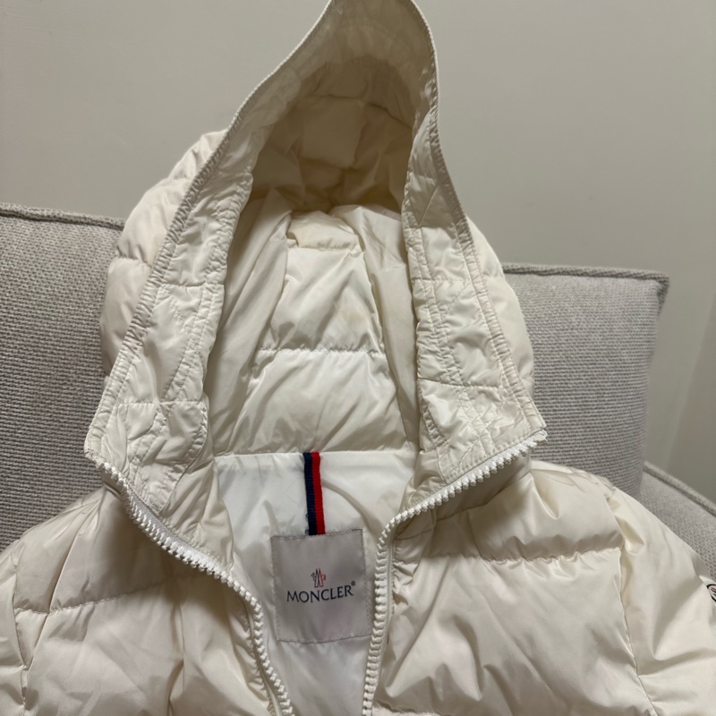 Moncler白色短版荷葉邊羽絨外套-4