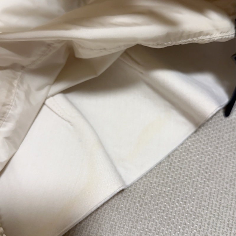 Moncler白色短版荷葉邊羽絨外套-6