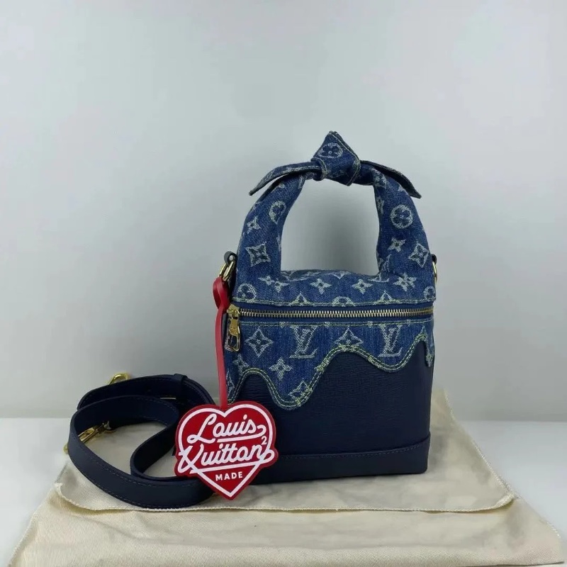 LV Nigo聯名牛仔飯盒包芯片款 28 x 10 x 23 95新 配件肩帶 塵袋-1