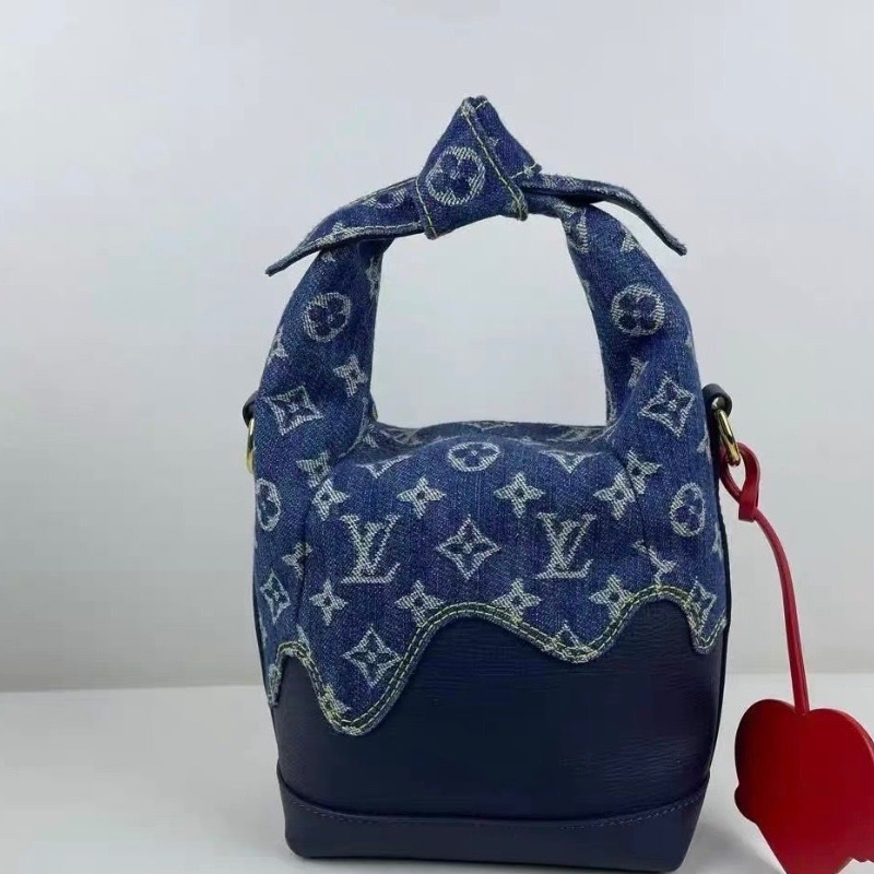 LV Nigo聯名牛仔飯盒包芯片款 28 x 10 x 23 95新 配件肩帶 塵袋-2