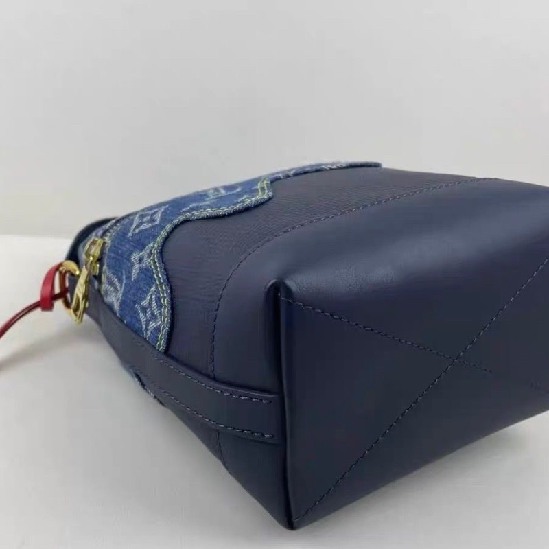 LV Nigo聯名牛仔飯盒包芯片款 28 x 10 x 23 95新 配件肩帶 塵袋-5