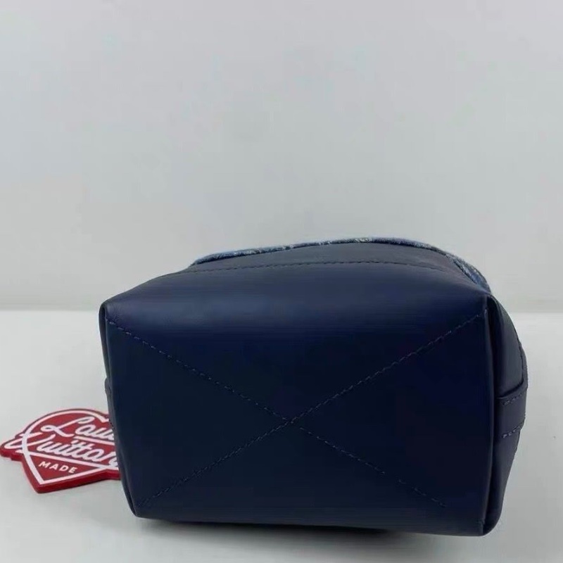 LV Nigo聯名牛仔飯盒包芯片款 28 x 10 x 23 95新 配件肩帶 塵袋-6