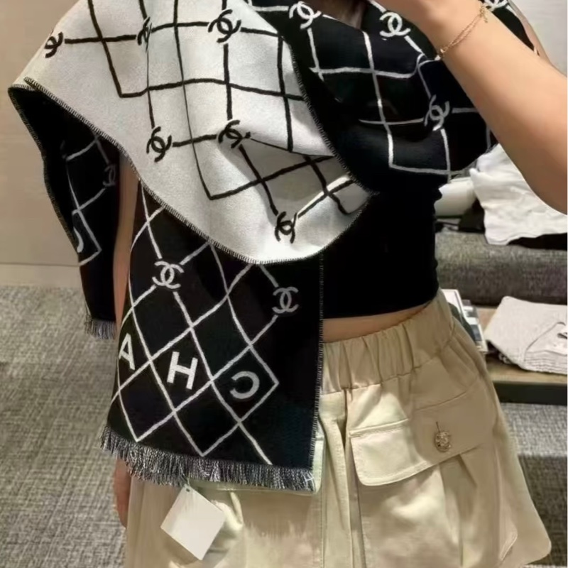 💖Chanel 格紋 字母 圍巾 黑色💖 全新全配-1