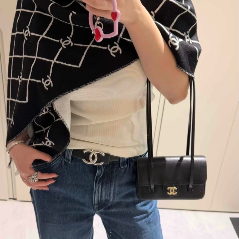 💖Chanel 格紋 字母 圍巾 黑色💖 全新全配-2