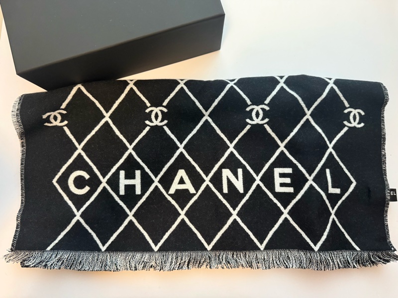 💖Chanel 格紋 字母 圍巾 黑色💖 全新全配-3