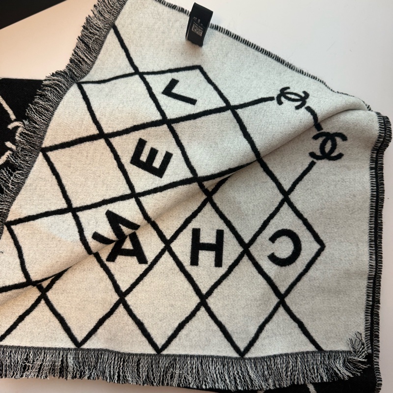 💖Chanel 格紋 字母 圍巾 黑色💖 全新全配-6