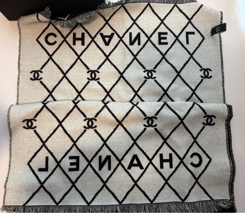 💖Chanel 格紋 字母 圍巾 黑色💖 全新全配-8