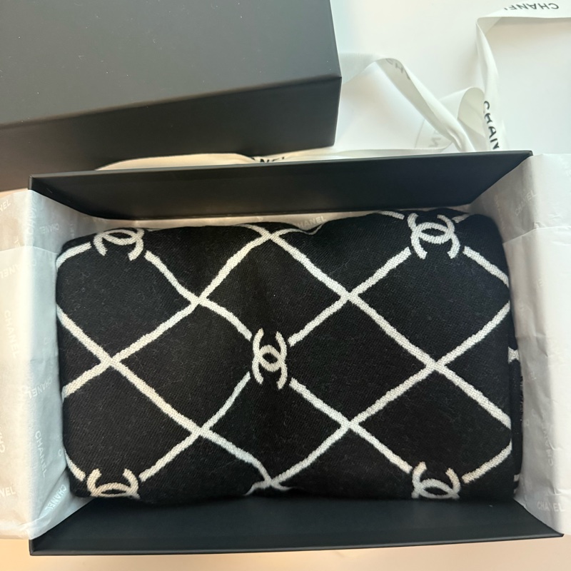 💖Chanel 格紋 字母 圍巾 黑色💖 全新全配-9