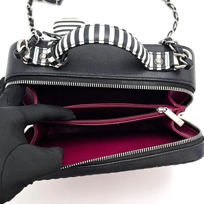 CHANEL 黑白斑馬紋荔枝牛 手提肩背相機包21*16*8 9新 配件盒子卡冊購證保卡毛氈布鎖鑰匙-5