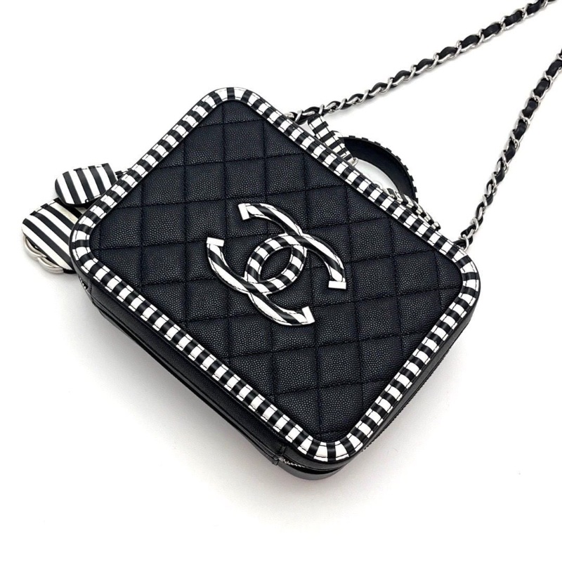 CHANEL 黑白斑馬紋荔枝牛 手提肩背相機包21*16*8 9新 配件盒子卡冊購證保卡毛氈布鎖鑰匙-7