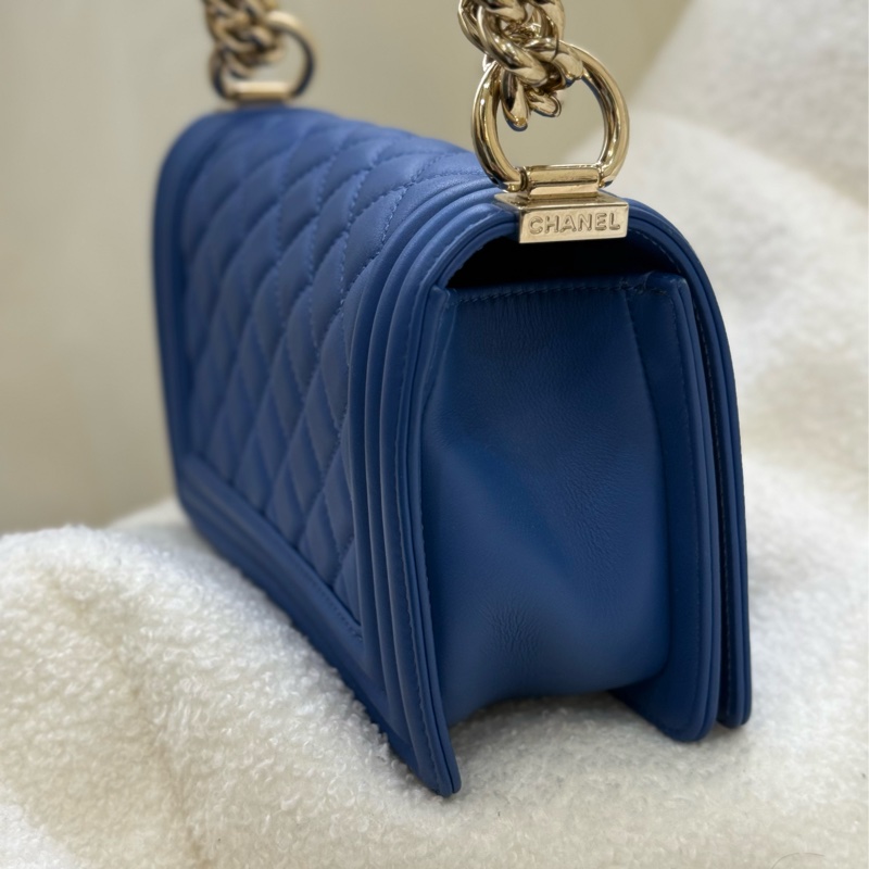 (包況新)Chanel boy20 藍金 牛皮 專櫃二十幾萬-4