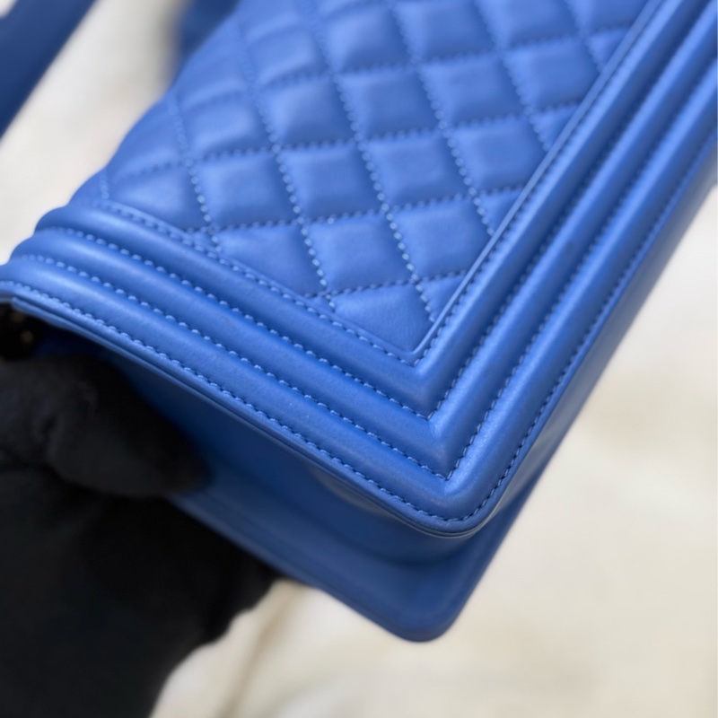 (包況新)Chanel boy20 藍金 牛皮 專櫃二十幾萬-9