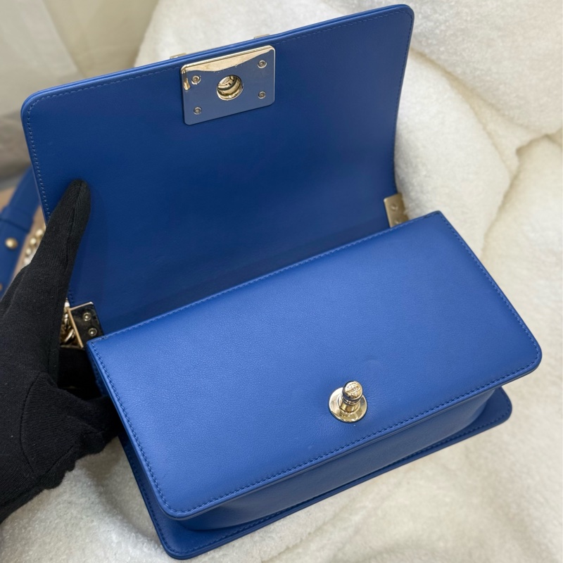 (包況新)Chanel boy20 藍金 牛皮 專櫃二十幾萬-11