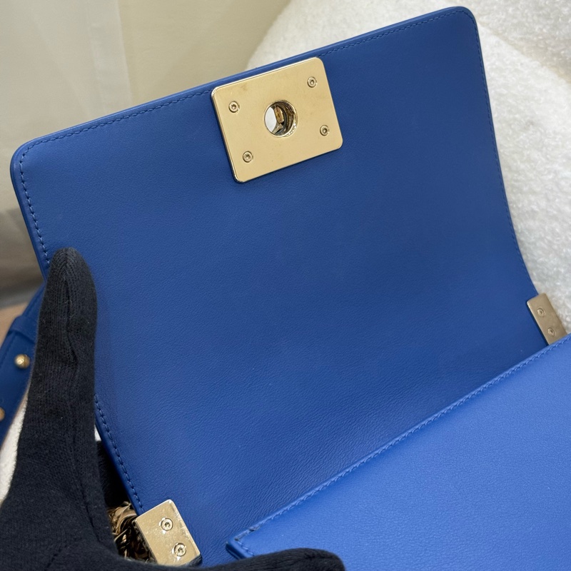 (包況新)Chanel boy20 藍金 牛皮 專櫃二十幾萬-12