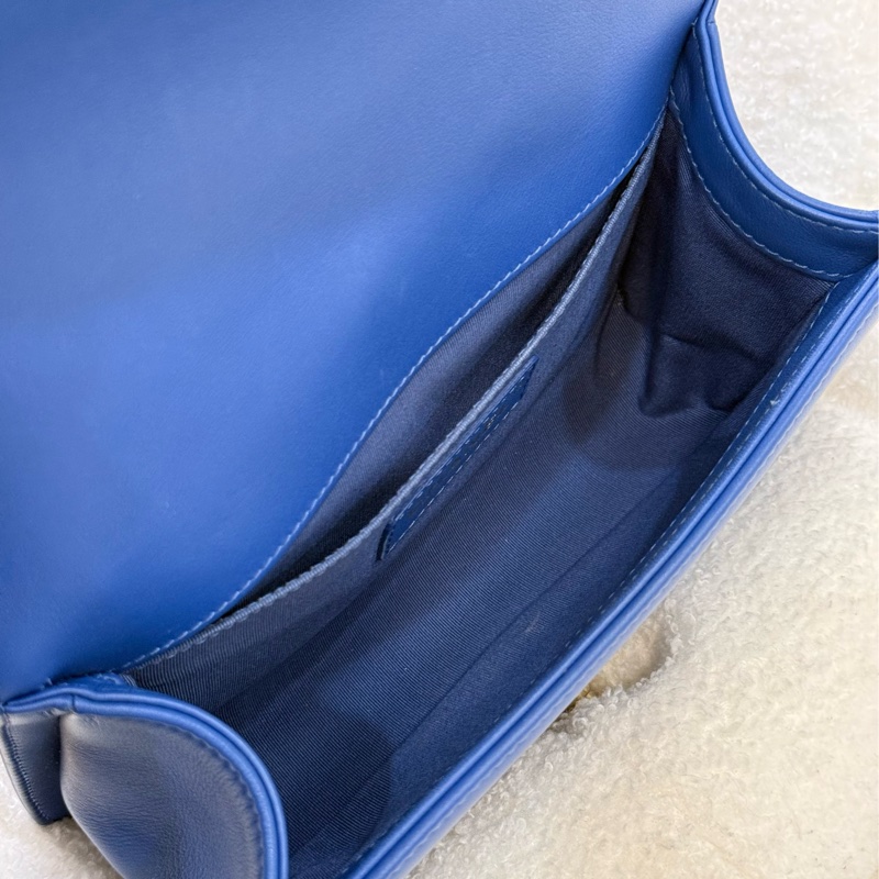 (包況新)Chanel boy20 藍金 牛皮 專櫃二十幾萬-15