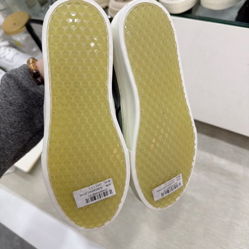 閑置新未穿過Celine賽琳經典休閒鞋，35碼-4