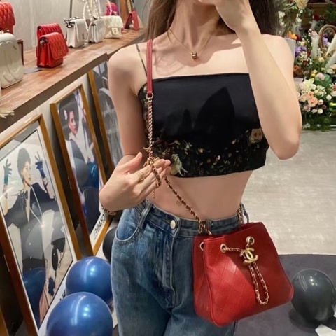 Chanel 紅金 牛皮 mini 抽繩 水桶包18*10*15cm  95新 配件塵袋