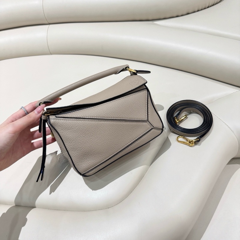 99新Loewe羅意威 幾何包 沙色puzzle mini-0