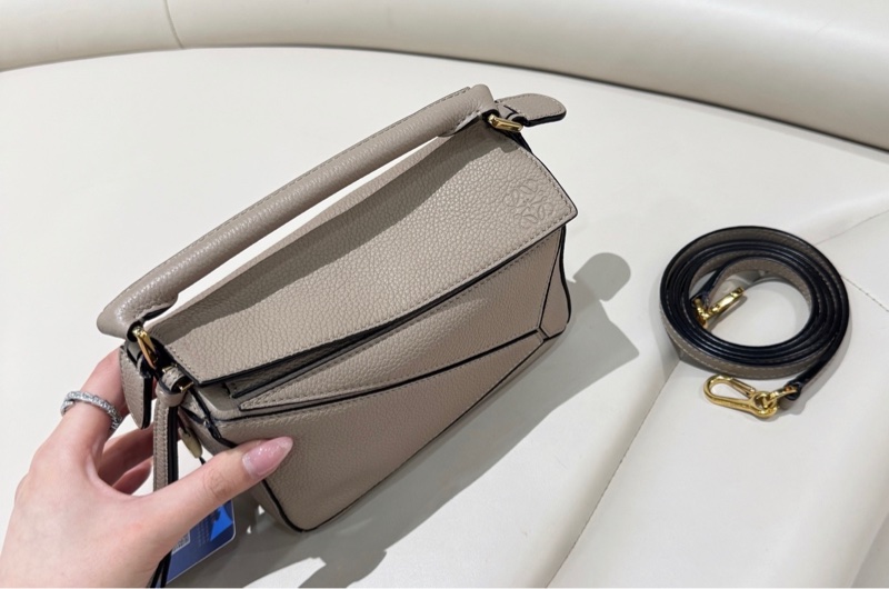 99新Loewe羅意威 幾何包 沙色puzzle mini-2