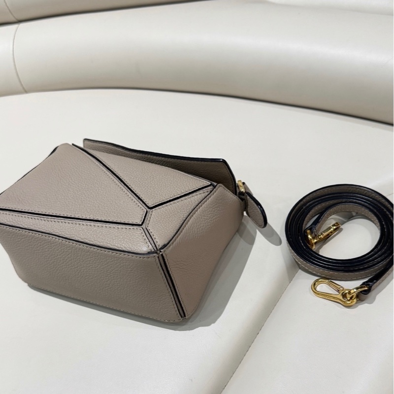99新Loewe羅意威 幾何包 沙色puzzle mini-5