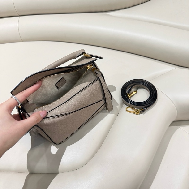 99新Loewe羅意威 幾何包 沙色puzzle mini-10