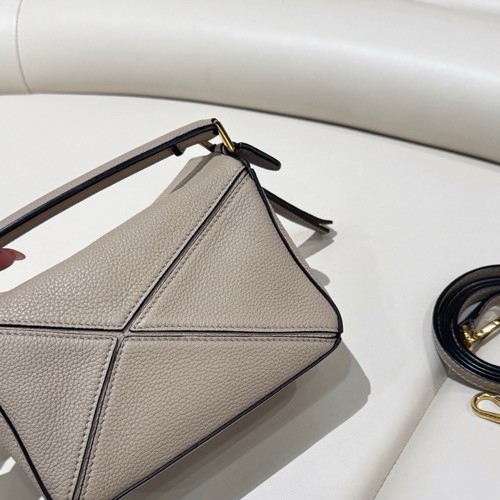 99新Loewe羅意威 幾何包 沙色puzzle mini-11