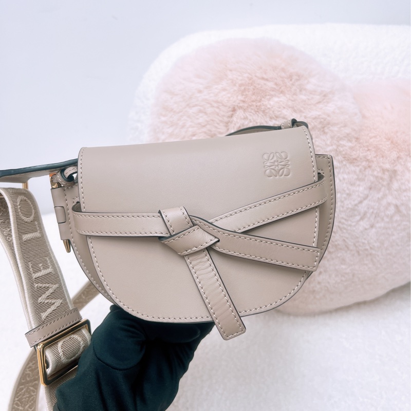 Loewe gate dual mini 沙色馬鞍包-1