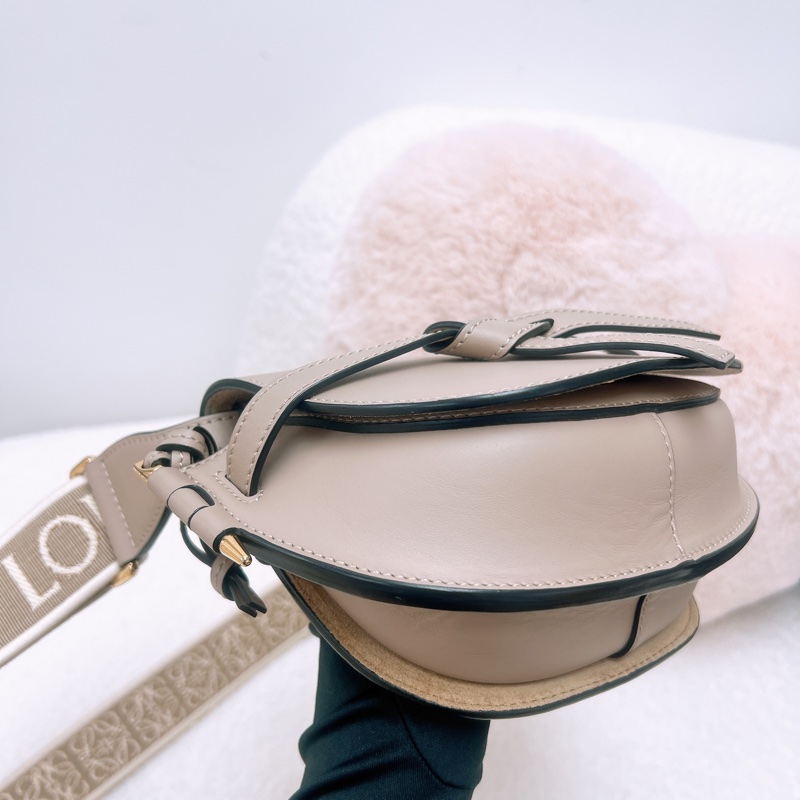 Loewe gate dual mini 沙色馬鞍包-3