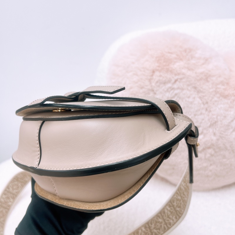 Loewe gate dual mini 沙色馬鞍包-4