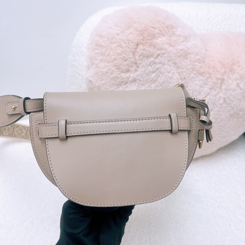 Loewe gate dual mini 沙色馬鞍包-6