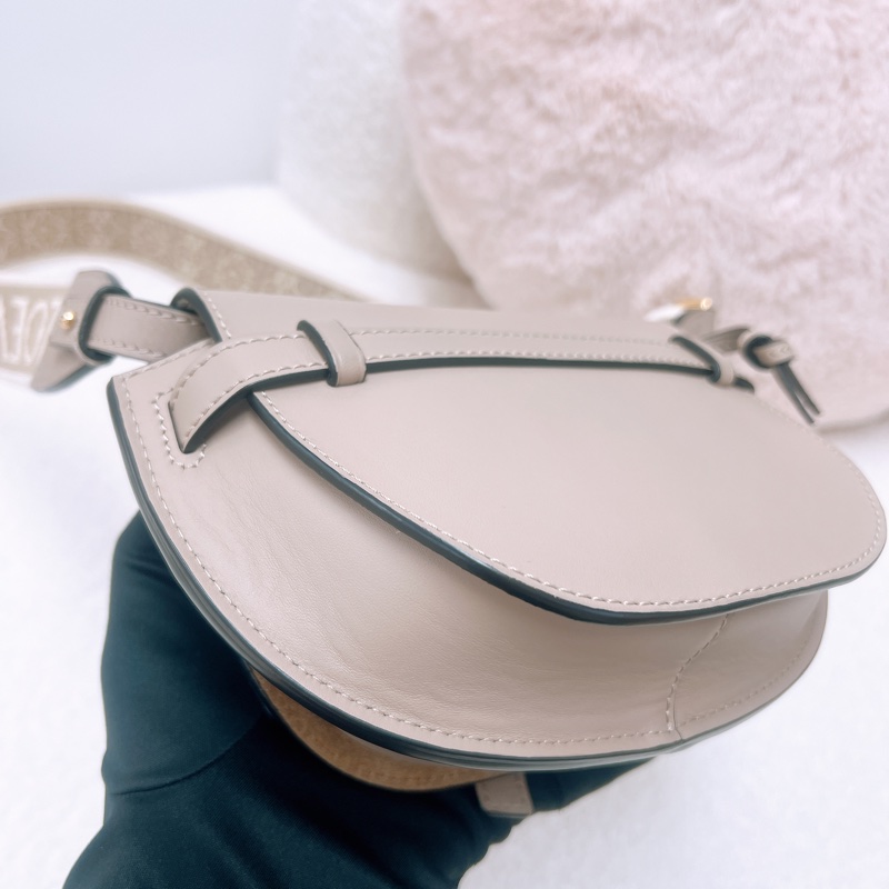 Loewe gate dual mini 沙色馬鞍包-7
