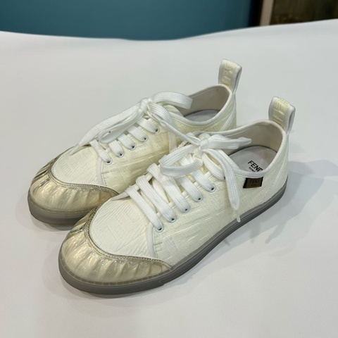FENDI  芬迪 小白鞋 透明鞋  透明鞋頭 38碼 貝殼鞋 附件：無