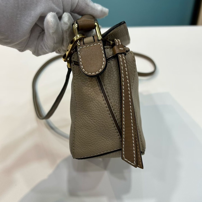 LOEWE 羅意威Puzzle mini奶茶色幾何包拼接設計可拆卸肩帶拉鍊開合可手提單肩斜挎 尺寸:18*12.5*7cm-9