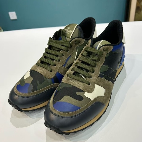 Valentino華倫天奴迷彩運動鞋 尺寸43碼  附件有塵袋 。