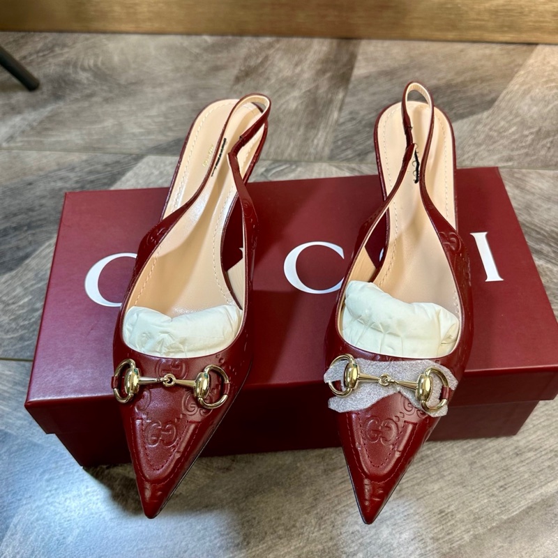 全新 Gucci 古馳 全皮logo壓花1955 尖頭小跟鞋 包頭涼鞋 跟高4.5cm 摩登復古 女38碼-0