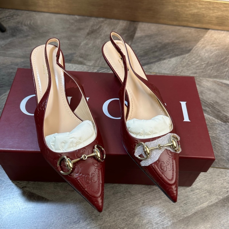 全新 Gucci 古馳 全皮logo壓花1955 尖頭小跟鞋 包頭涼鞋 跟高4.5cm 摩登復古 女38碼-1