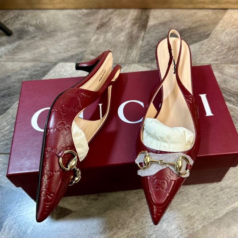 全新 Gucci 古馳 全皮logo壓花1955 尖頭小跟鞋 包頭涼鞋 跟高4.5cm 摩登復古 女38碼-2