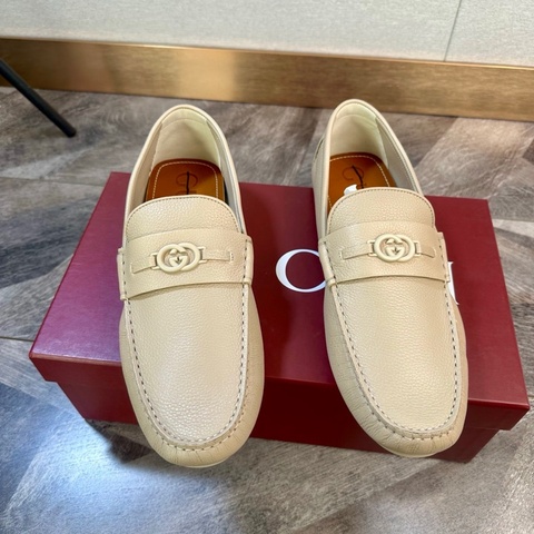 全新 Gucci 古馳 經典款雙G logo 豆豆鞋 休閒鞋 駕車鞋 顆粒牛皮男款 奶茶灰色 鞋標塗標 尺碼：44碼