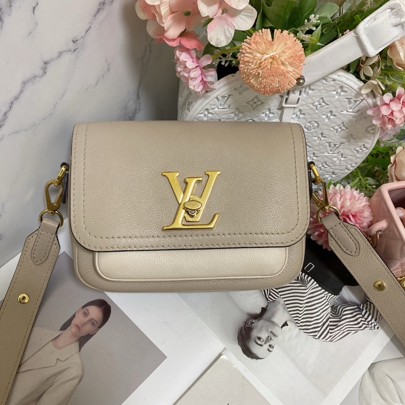 LV M58554 雙肩帶郵差包 奶茶 芯片款🏅-8