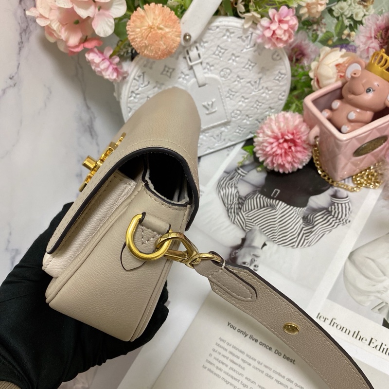 LV M58554 雙肩帶郵差包 奶茶 芯片款🏅-10