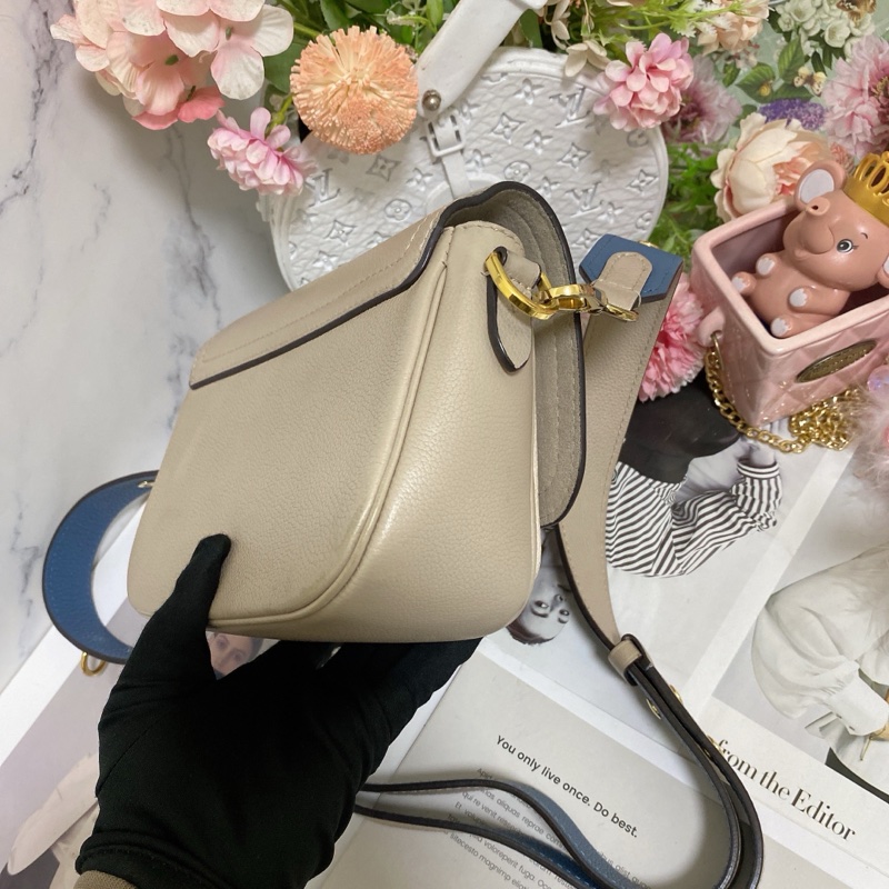 LV M58554 雙肩帶郵差包 奶茶 芯片款🏅-15