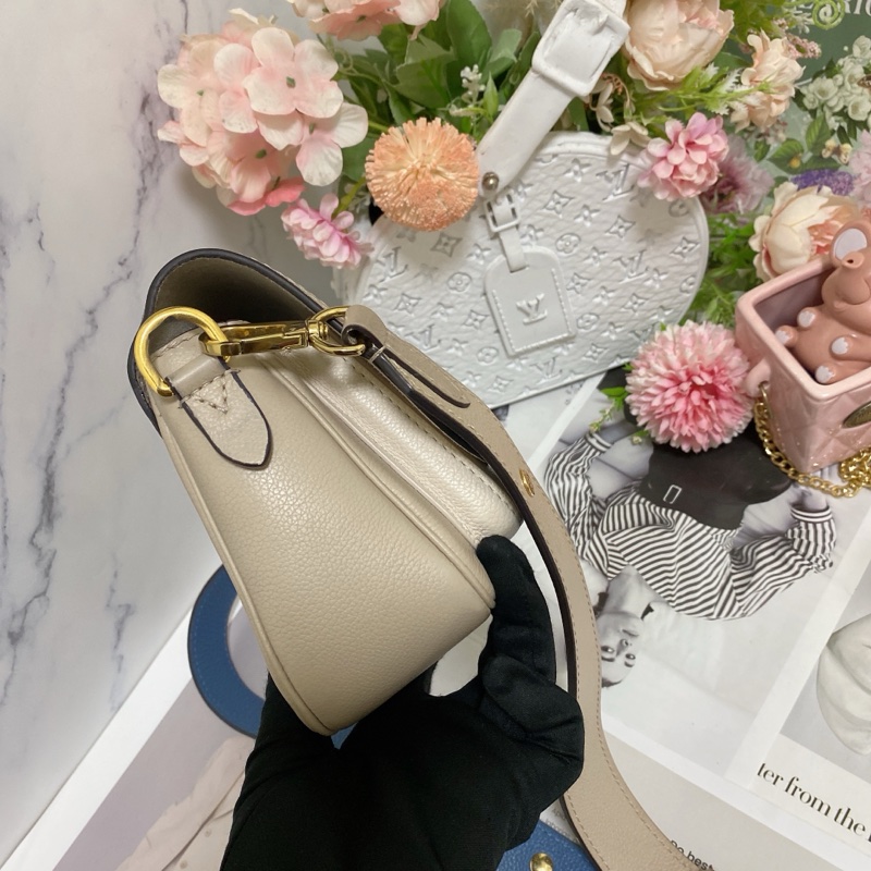 LV M58554 雙肩帶郵差包 奶茶 芯片款🏅-17