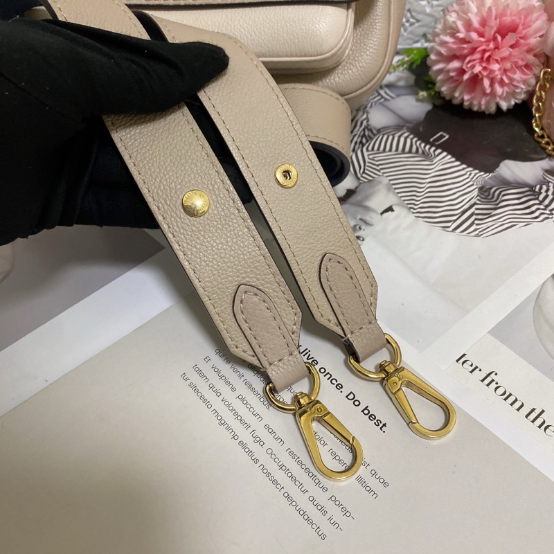 LV M58554 雙肩帶郵差包 奶茶 芯片款🏅-27