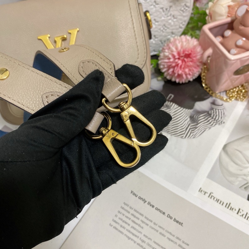 LV M58554 雙肩帶郵差包 奶茶 芯片款🏅-28