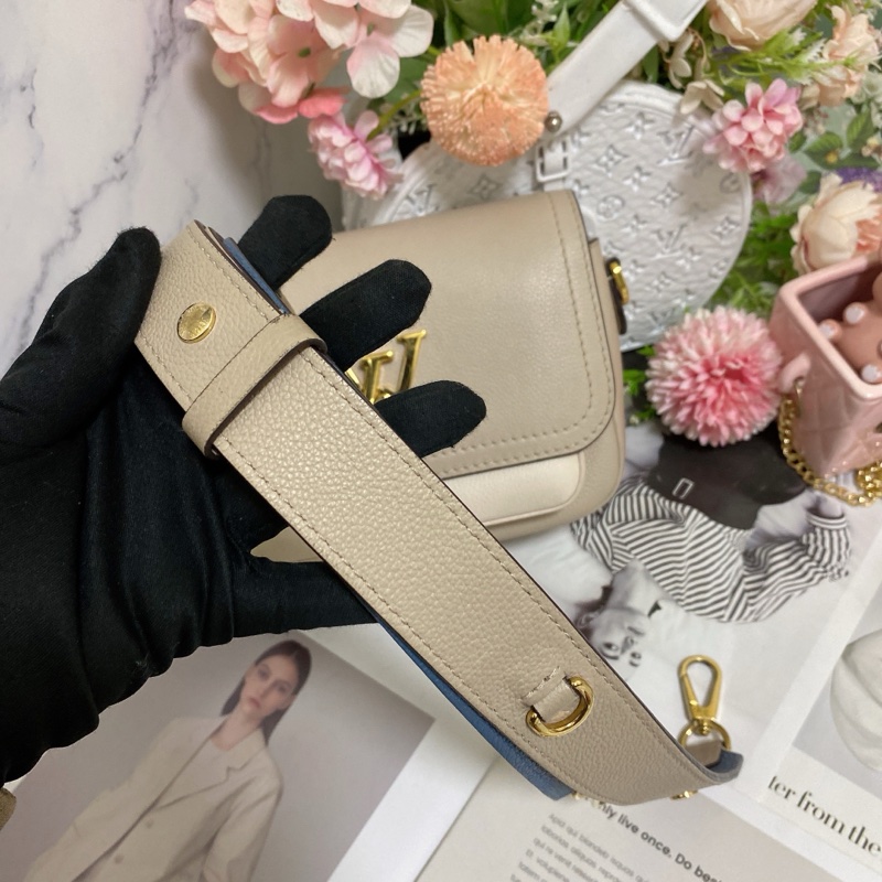 LV M58554 雙肩帶郵差包 奶茶 芯片款🏅-29