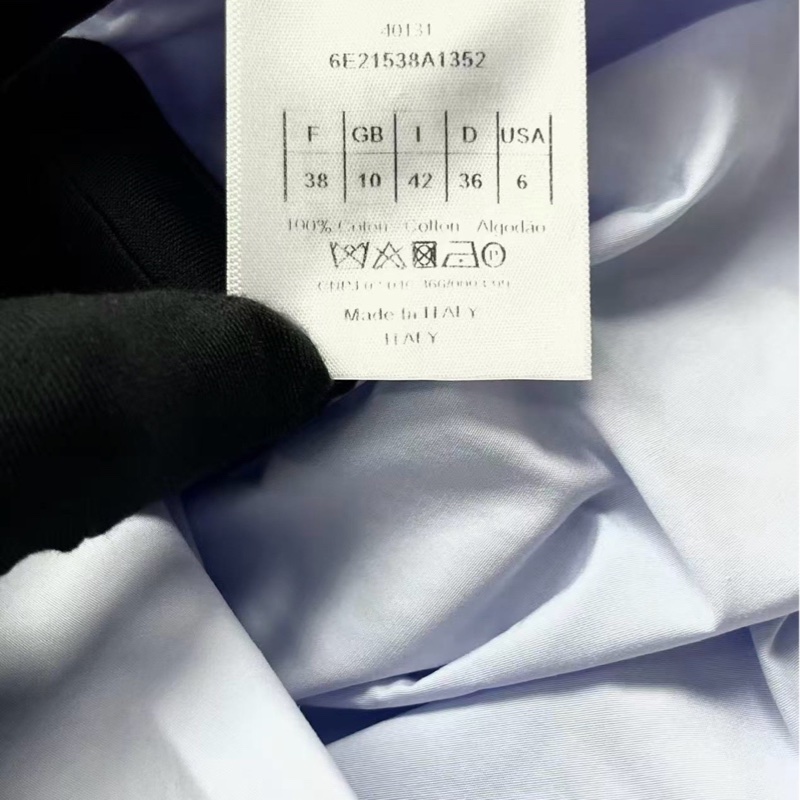 98新【Dior】迪奧 淺藍色 拼接花邊不規則襯衫式單排扣連衣裙 38碼 裙長86 胸圍94 黃金碼 98新 全新洗標 如圖 介意乾洗即可洗淨 稀有爆款重工單品 上身超顯氣質 低調奢華-3