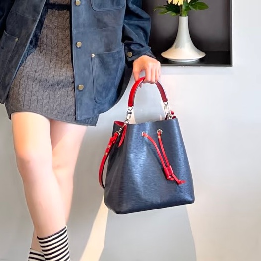 質感上線💎99新🆕Lv路易威登拼色水波紋水桶BB手提斜挎單肩包-0