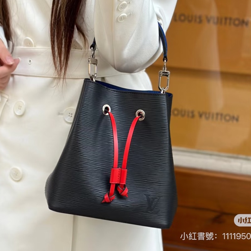 質感上線💎99新🆕Lv路易威登拼色水波紋水桶BB手提斜挎單肩包-4