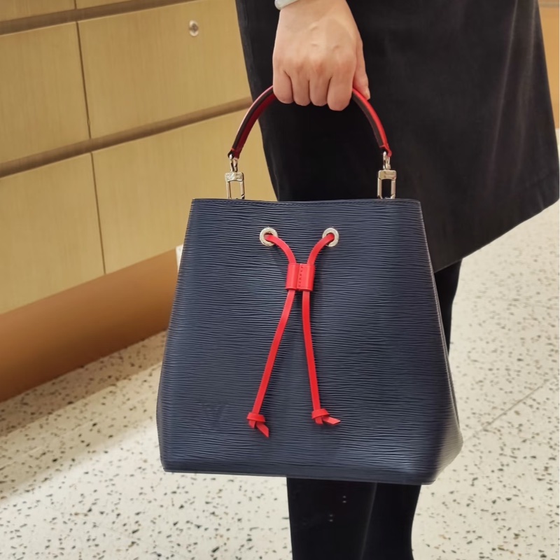 質感上線💎99新🆕Lv路易威登拼色水波紋水桶BB手提斜挎單肩包-6