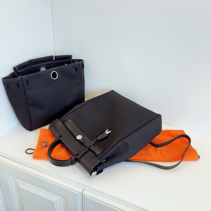 ✨Hermes Herbag 全黑銀扣 後背包 秒賣的款式🤍-7